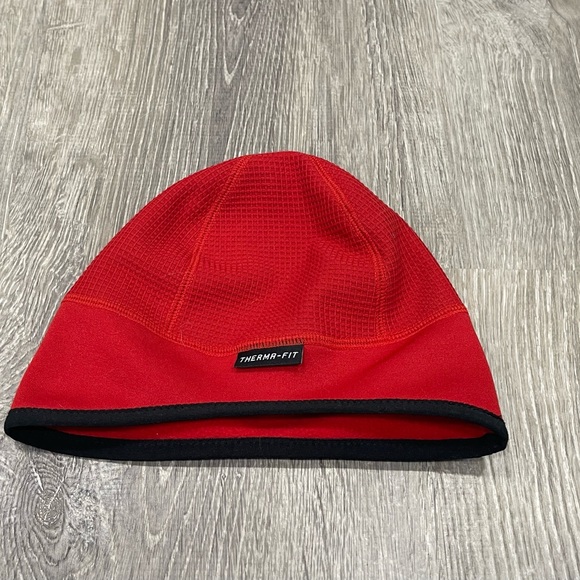 Baby Nike hat Red Black Fleece C26 - Picture 2 of 3
